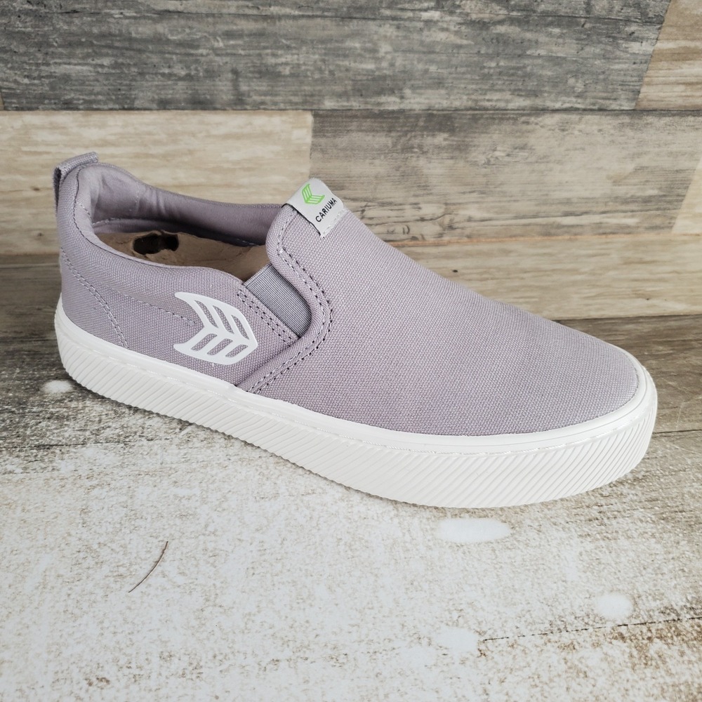 Cariuma Womens Shoes Sz 7 Running Light Gray Off-White Canvas Slip On Sneakers